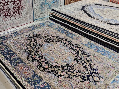 فرش ماشینی 6متری کلکسیون اصیل تبریز پشم ابریشم،کد سرمه ای 450
