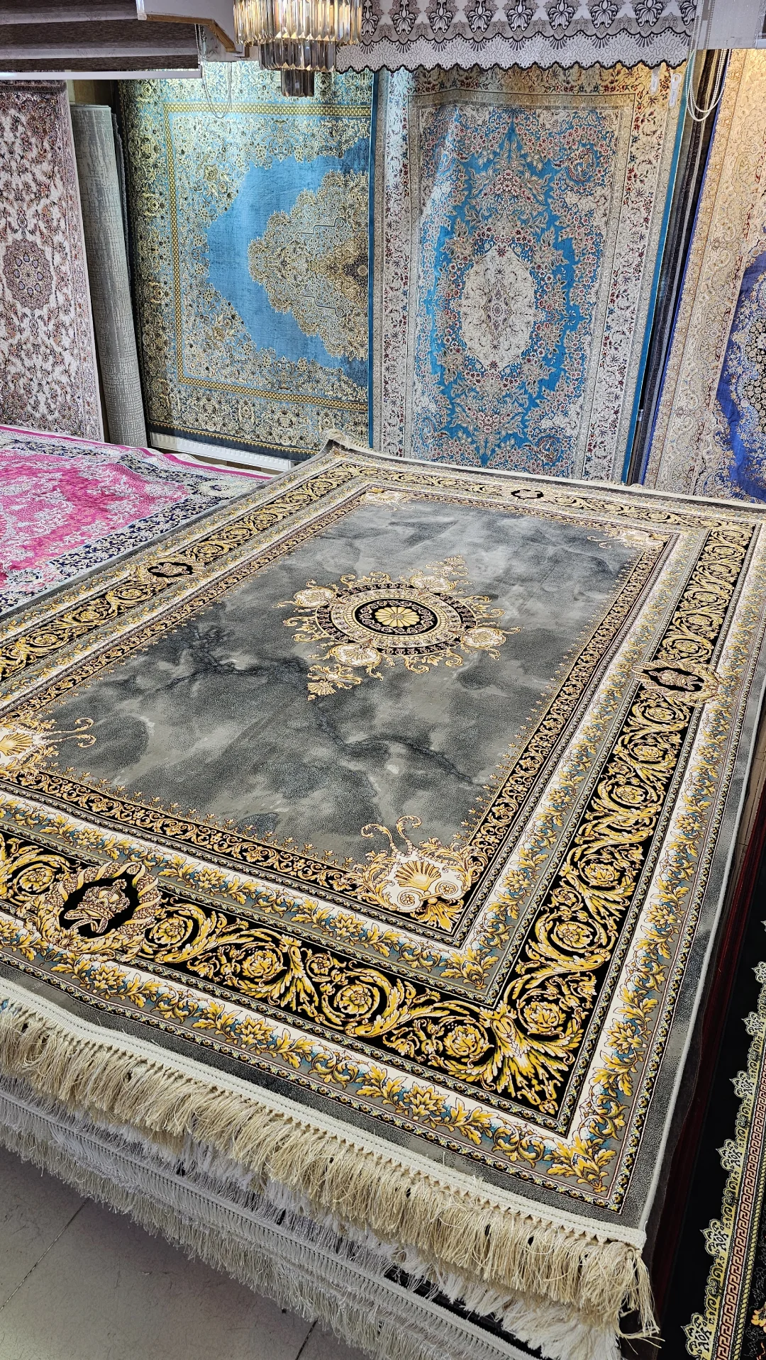 فرش ماشینی 6متری ورساچه کلکسیون مجلل زمینه ذغالی،کد ژینوس